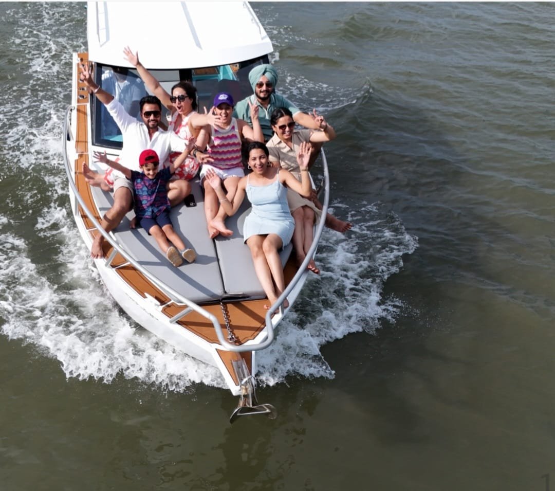 Blue Fin yacht for couples in Goa