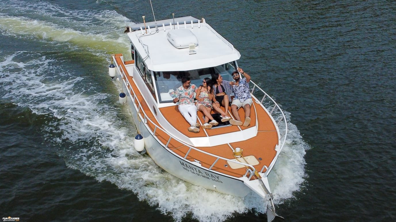 Manta Ray luxury yacht in Goa