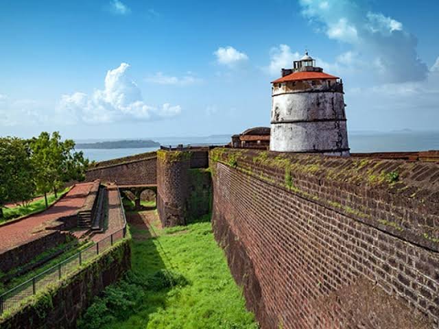 North Goa sightseeing tour — Aguada Fort, Baga, Calangute