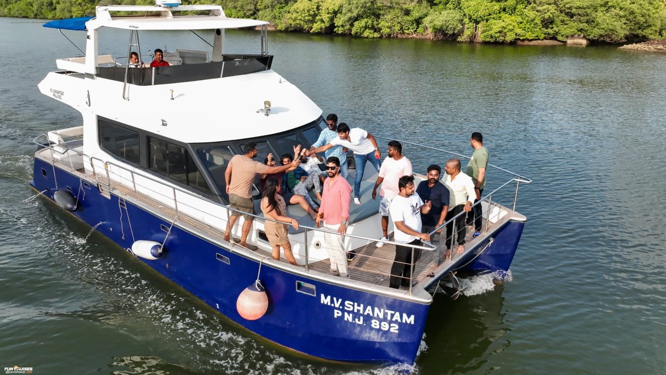 Shantam catamaran — big group cruise in Goa