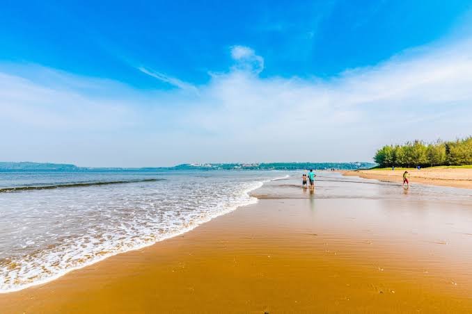 South Goa sightseeing tour — heritage churches and Colva beach